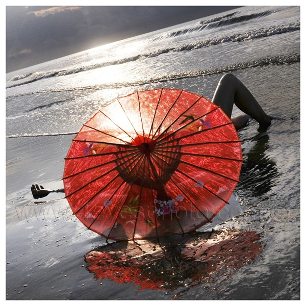 The_Red_Parasol_by_foureyes